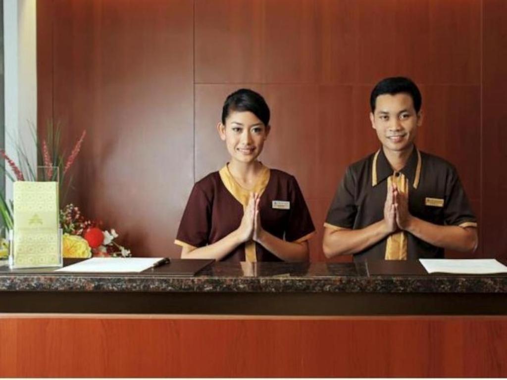 Maesa Hotel Ponorogo Extérieur photo