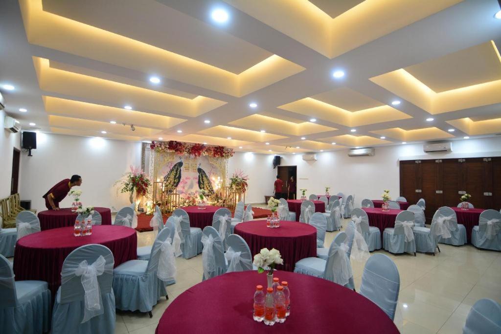 Maesa Hotel Ponorogo Extérieur photo