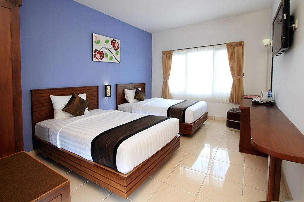 Maesa Hotel Ponorogo Extérieur photo