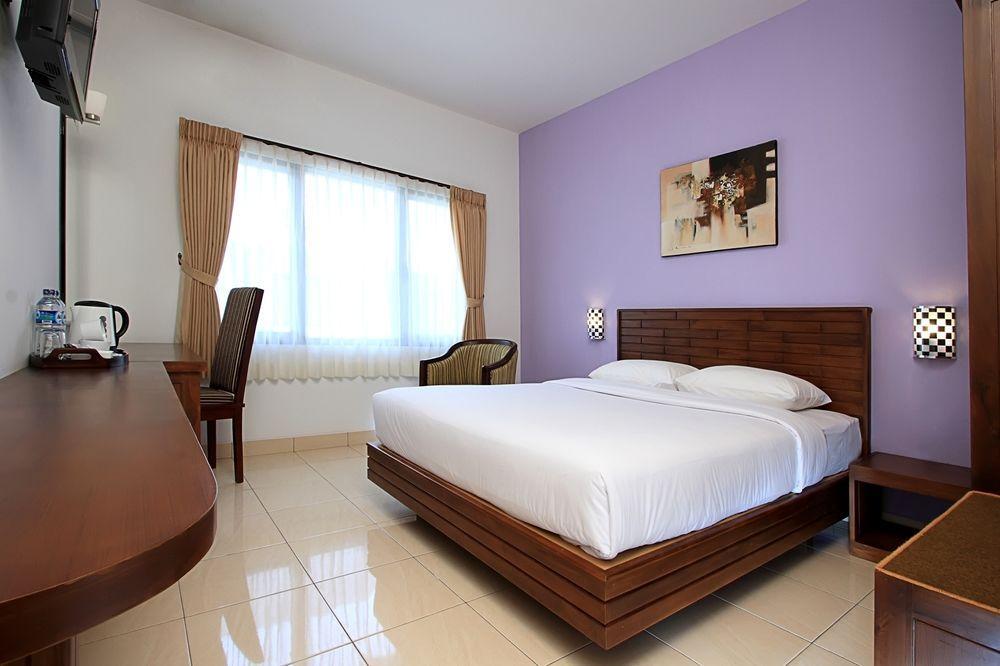 Maesa Hotel Ponorogo Extérieur photo