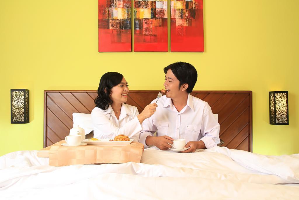 Maesa Hotel Ponorogo Extérieur photo