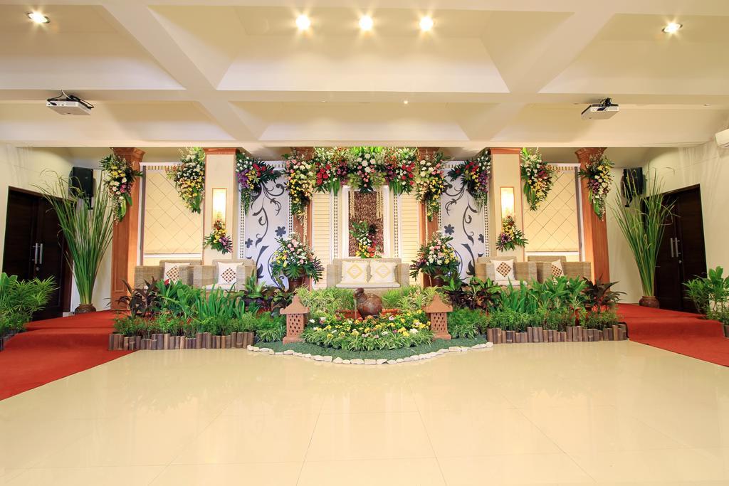 Maesa Hotel Ponorogo Extérieur photo