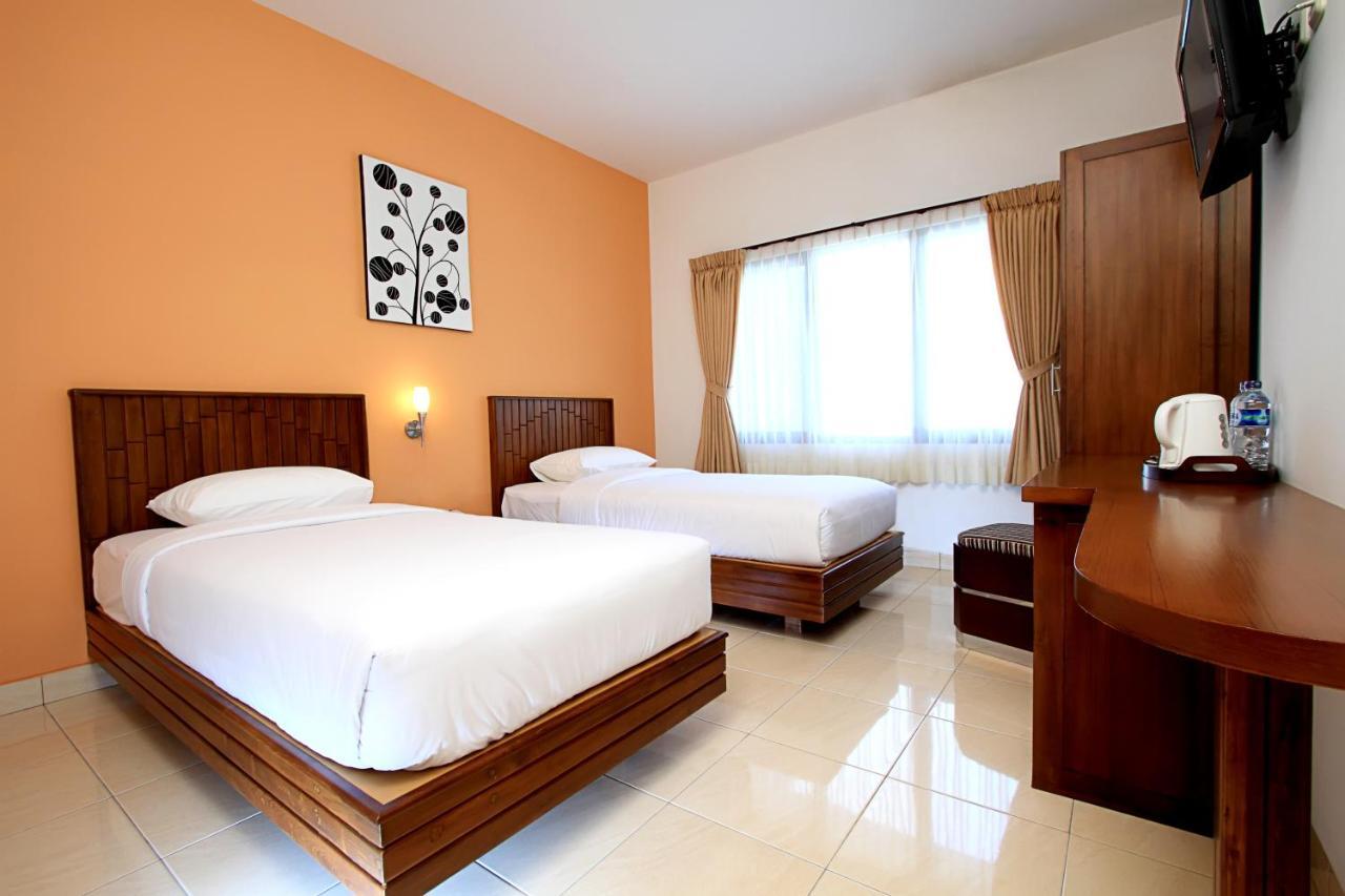 Maesa Hotel Ponorogo Chambre photo