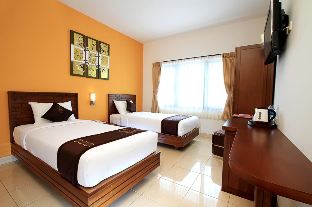 Maesa Hotel Ponorogo Chambre photo